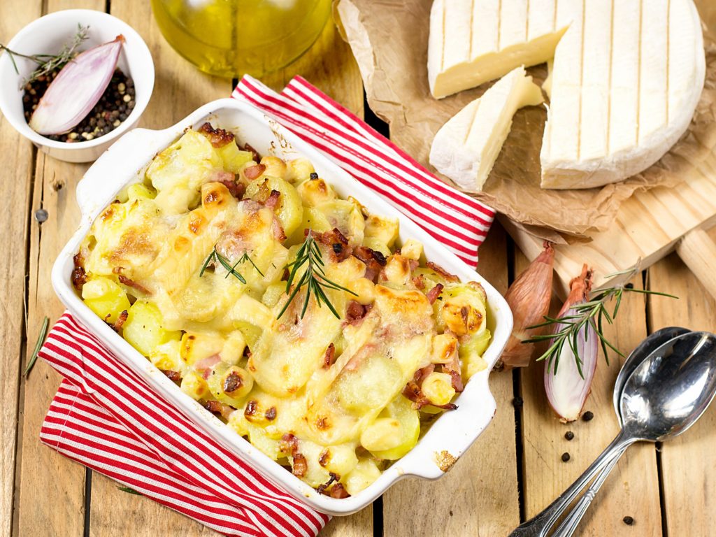 Plat Croustiflette présenté comme un des Plaisirs Locaux à la Guinguette