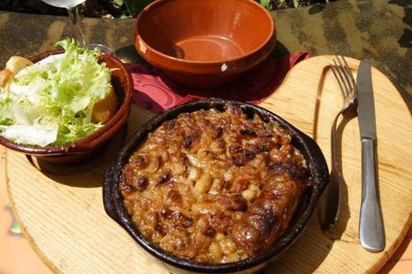 Plat Le Cassoulet Festif présenté  comme un des Plaisirs Locaux à la Guinguette
